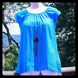 ♥️Stunning Banana Republic Blouse size 2 (110)